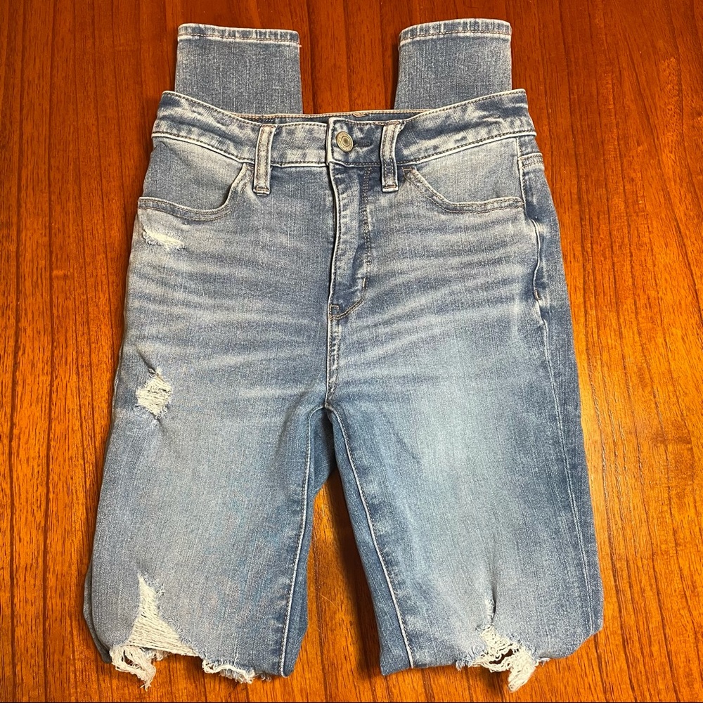 American Eagle distressed super hi-rise jeggings